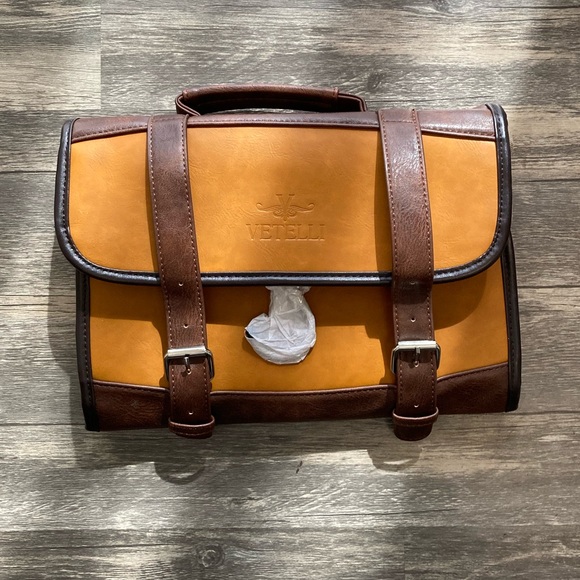 vetelli Handbags - NWT Vetelli leather toiletry bag for men